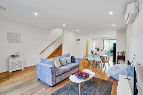 Cozy Townhouse in Werribee centre, Werribee